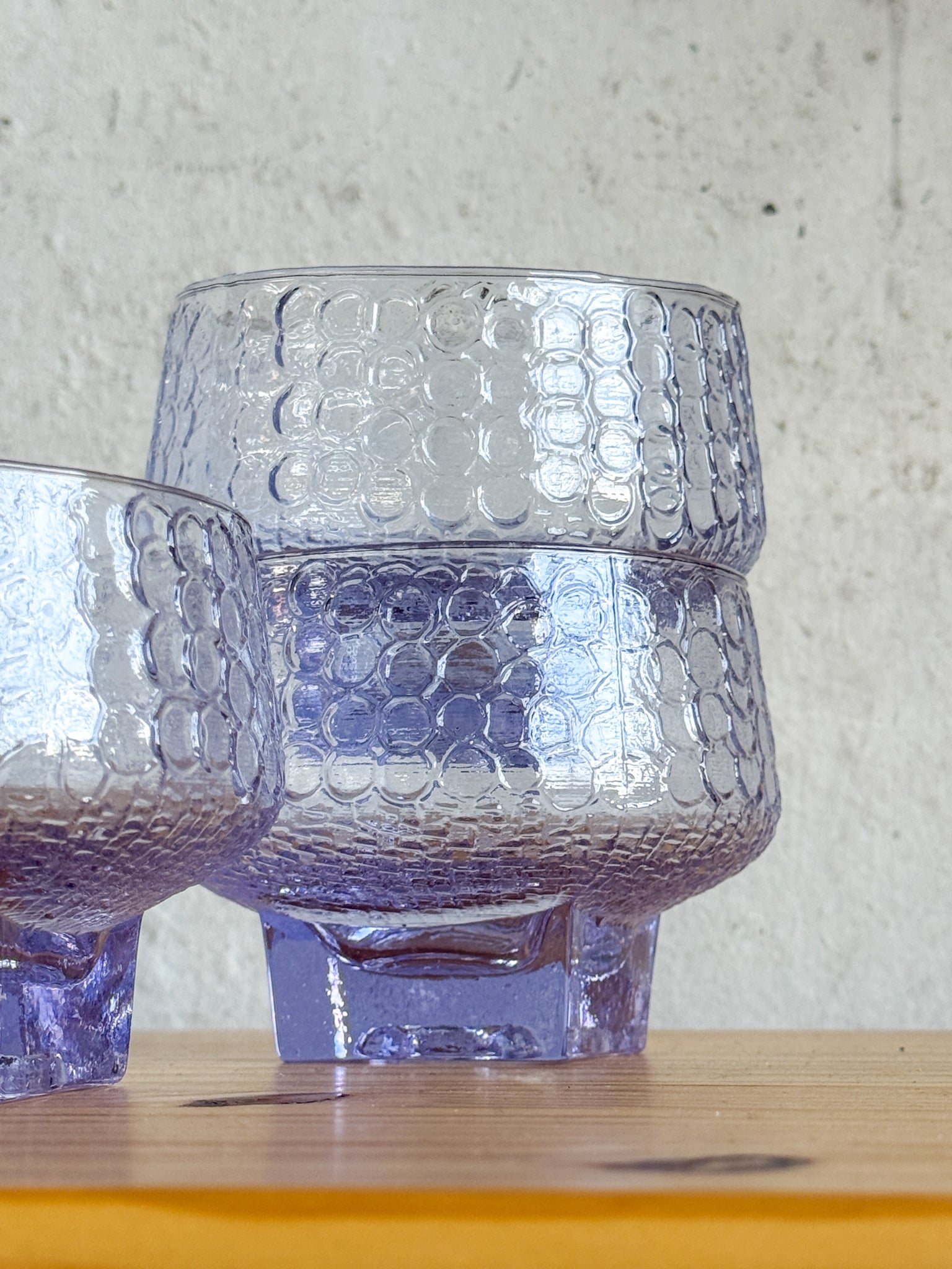 Set of four alexandrite glass coupes