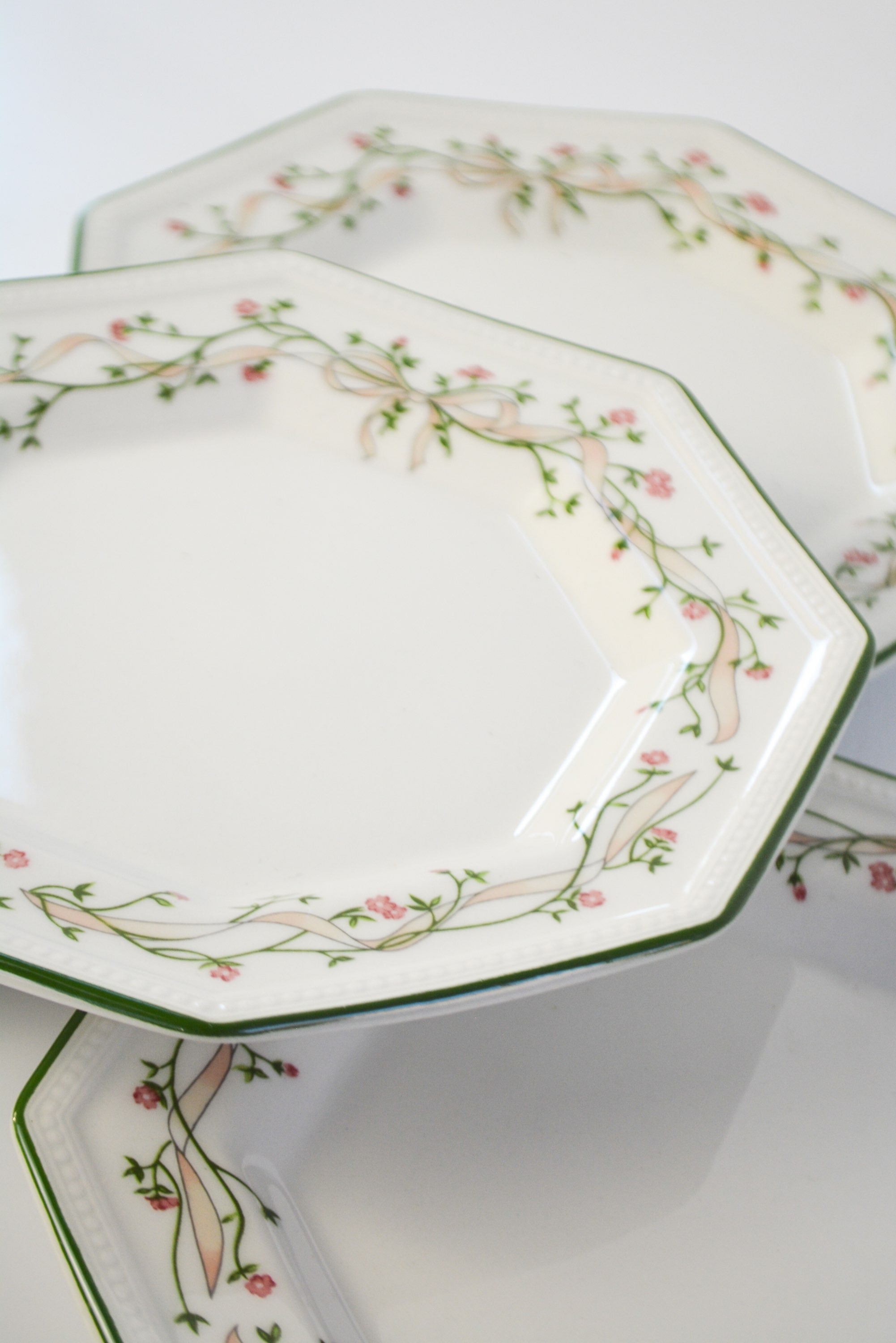 Set of four side/dessert plates