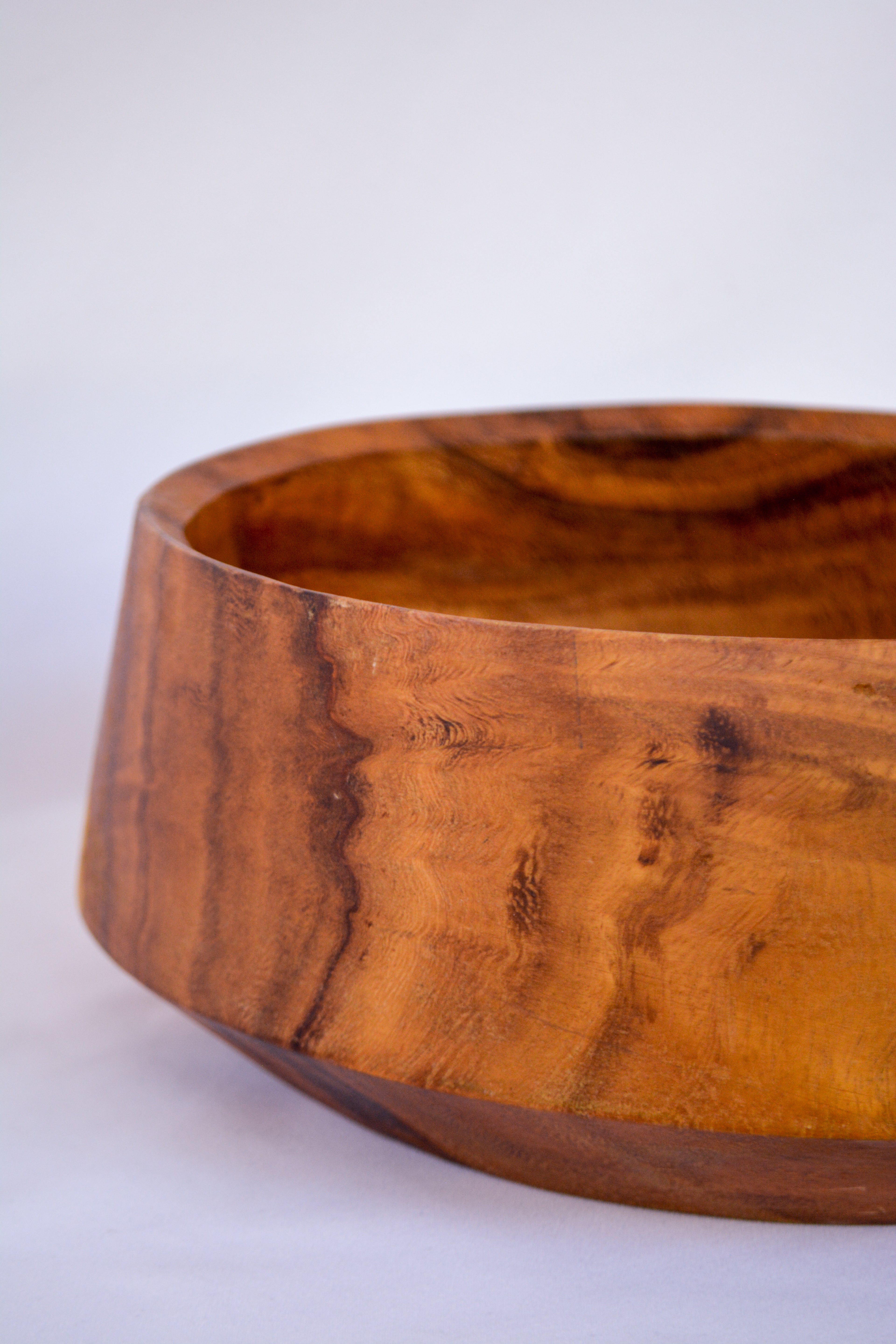Acacia wood bowl