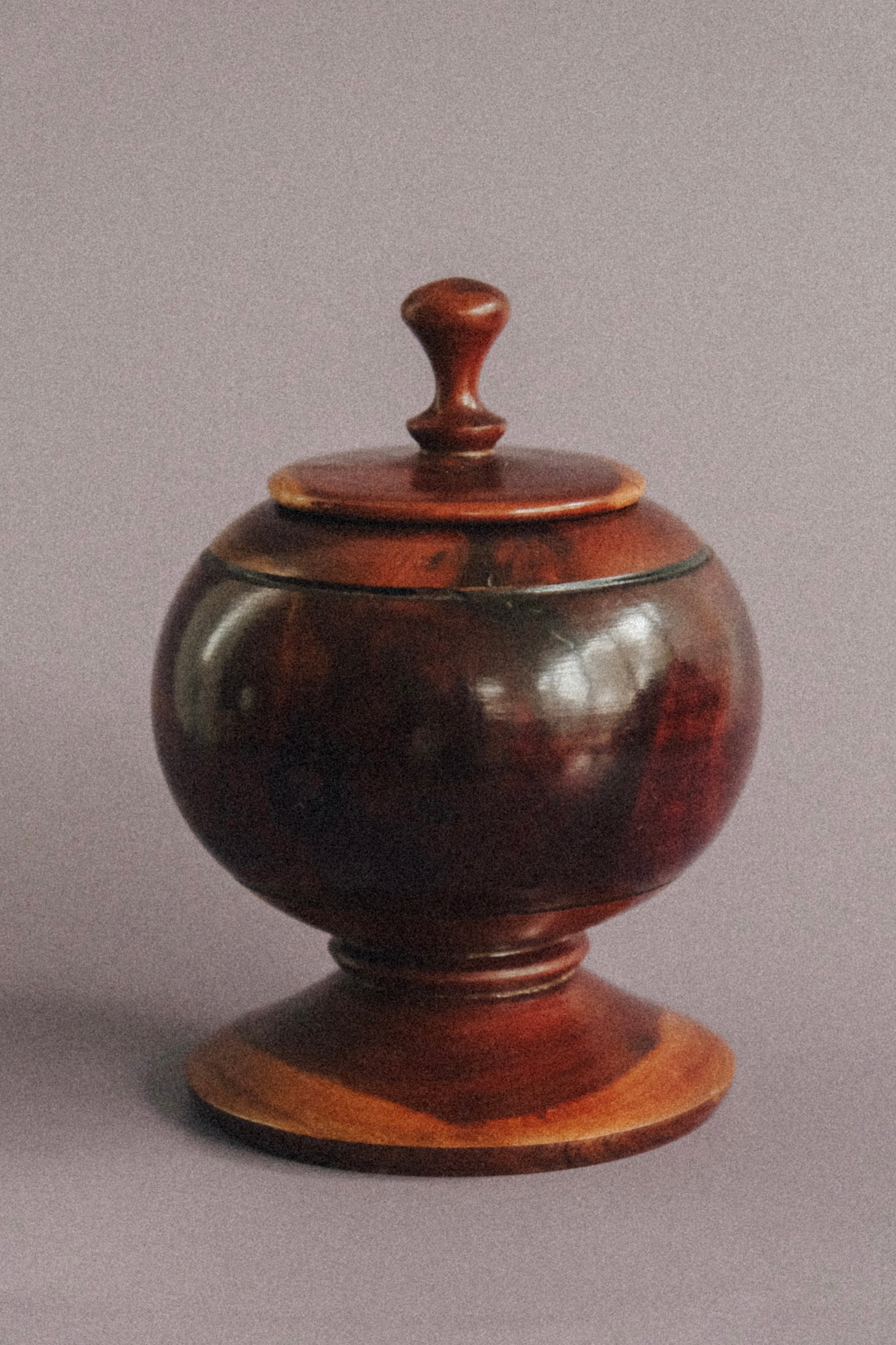 Wooden lidded box