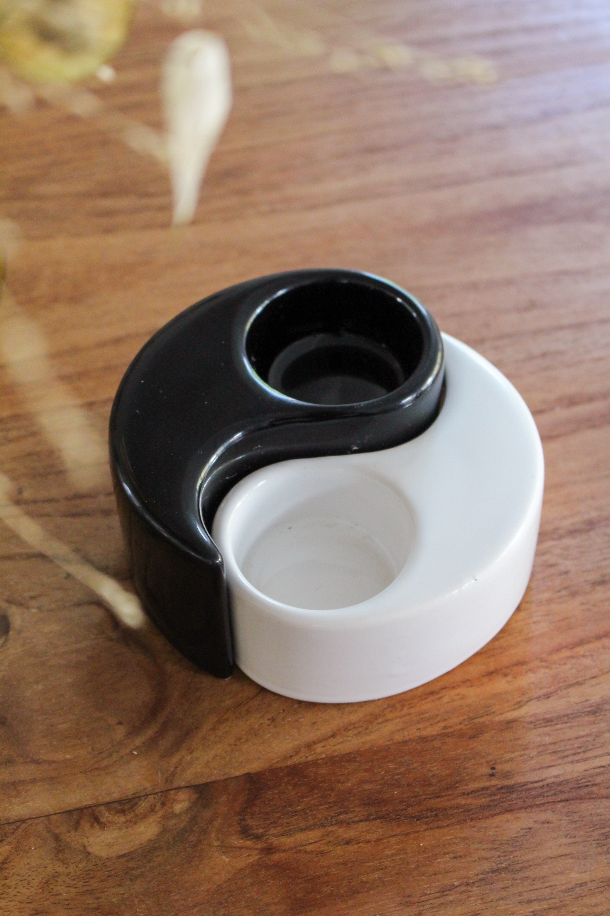 Yin yang tea light holder