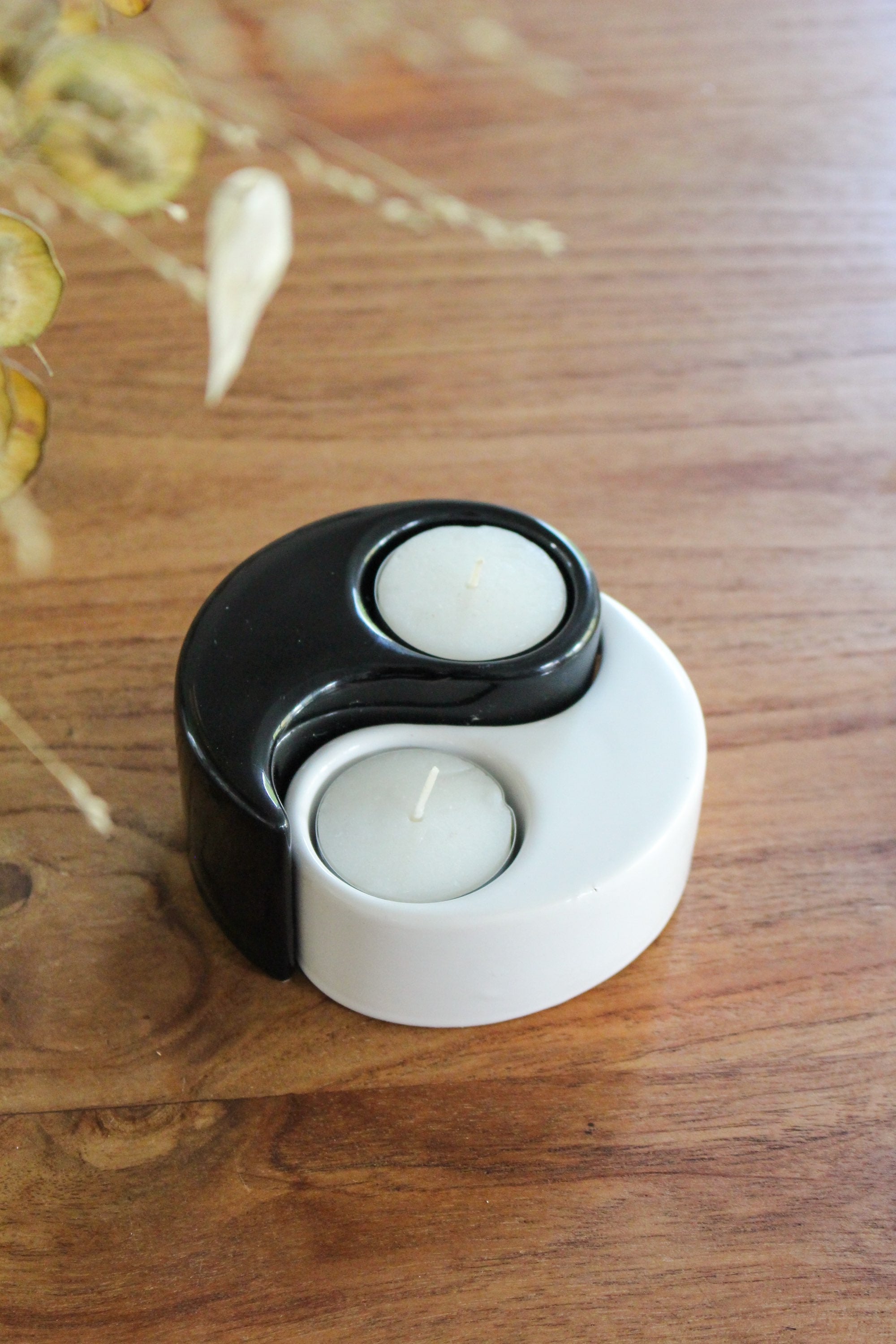 Yin yang tea light holder