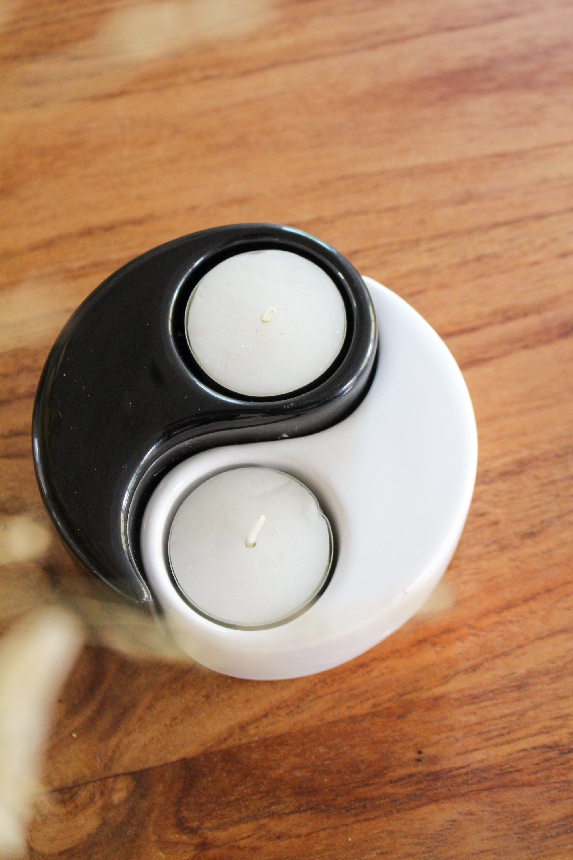 Yin yang tea light holder