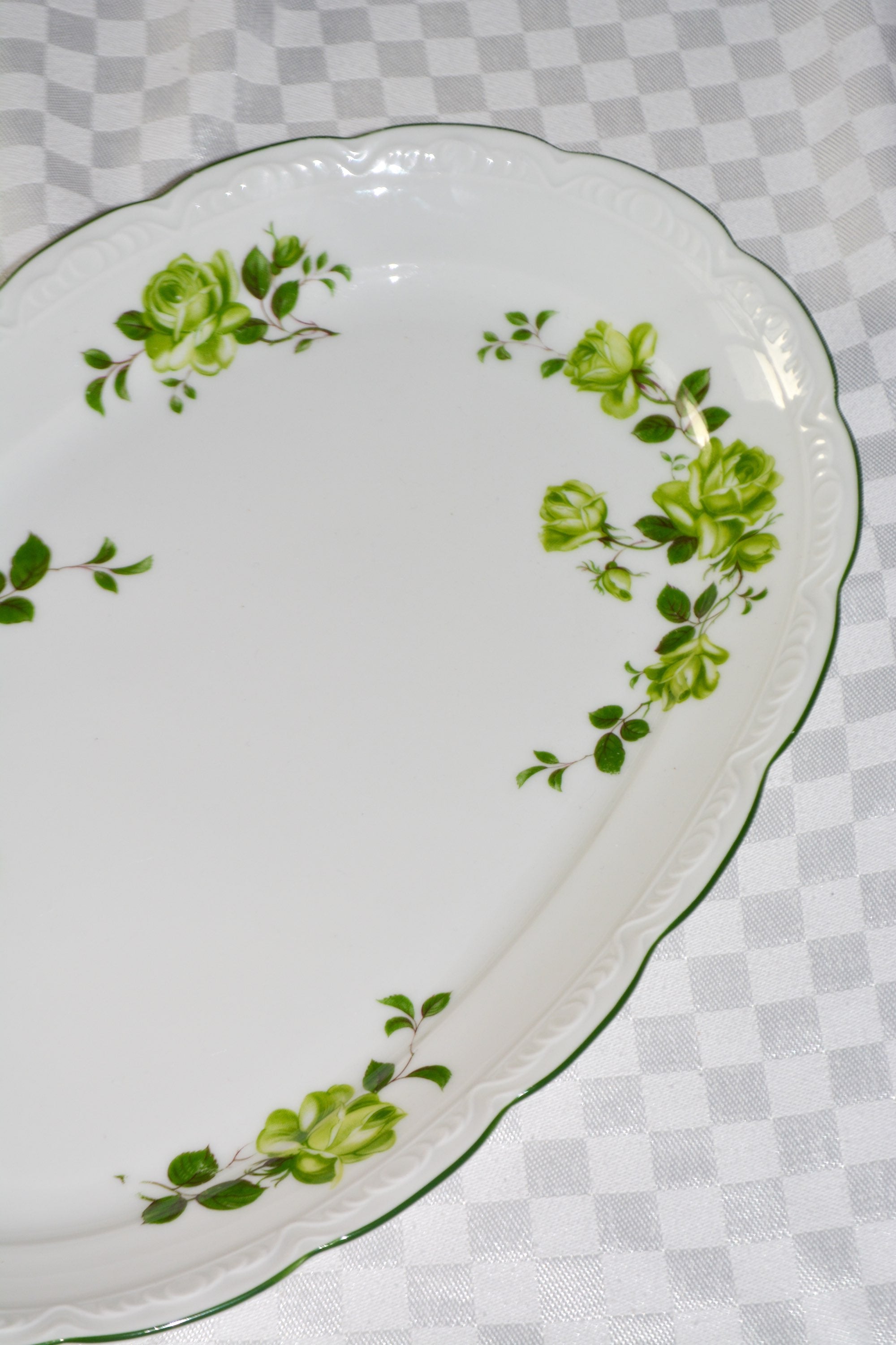 Flower serving plate
