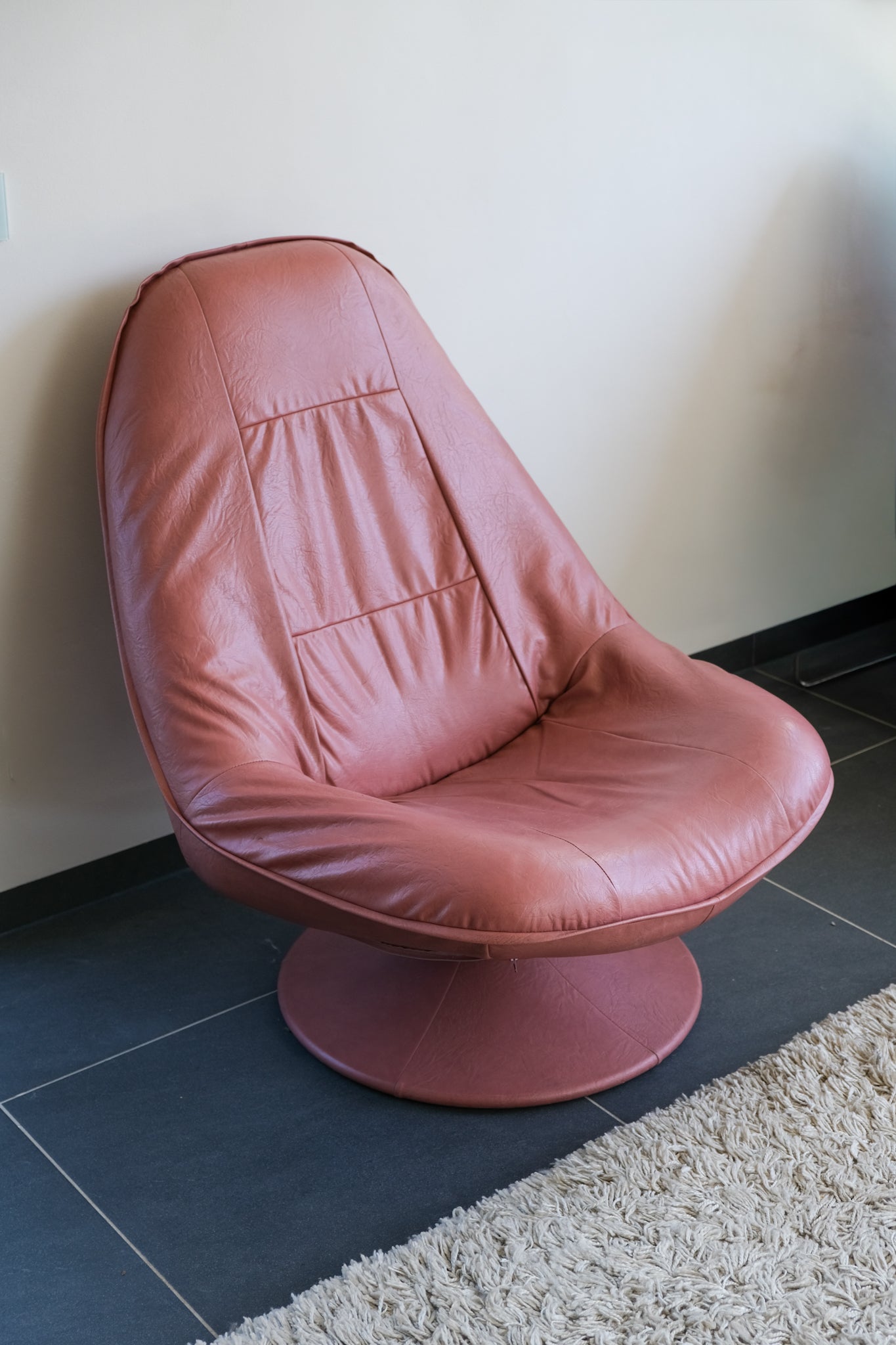 Pink swivel chair