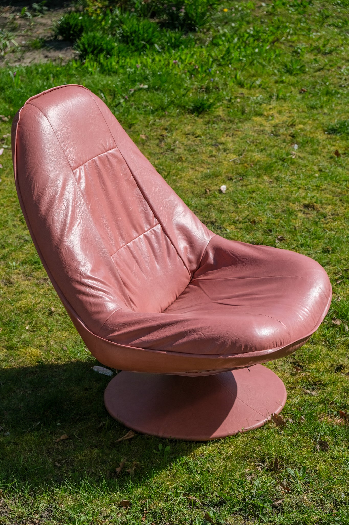 Pink swivel chair
