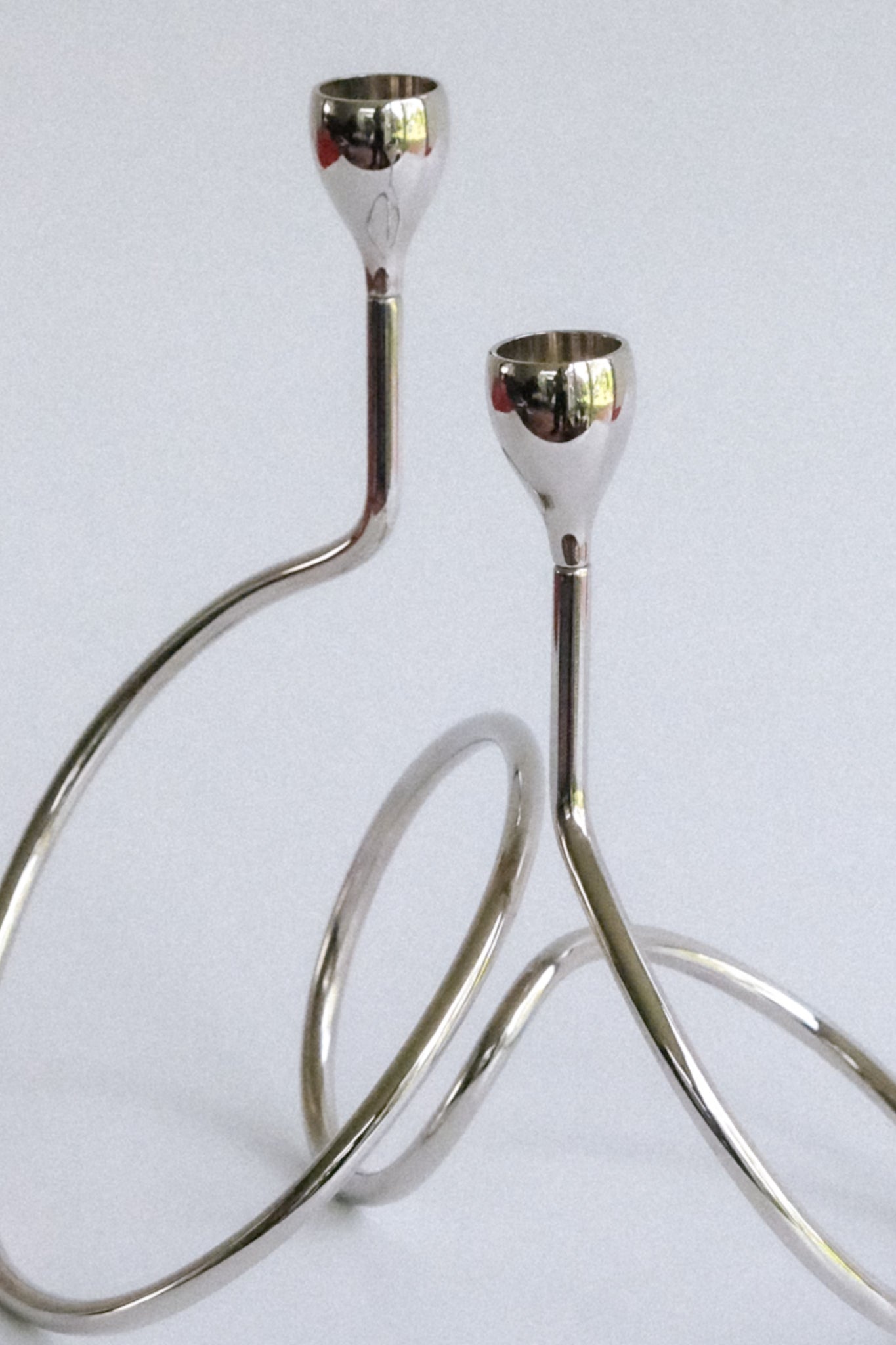 Curly candle holder