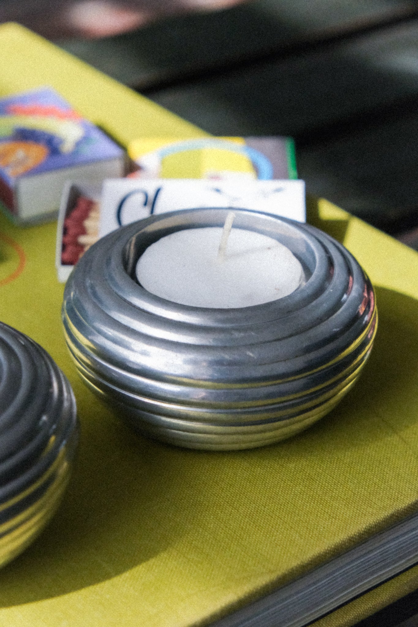 Ribbed tea light holder