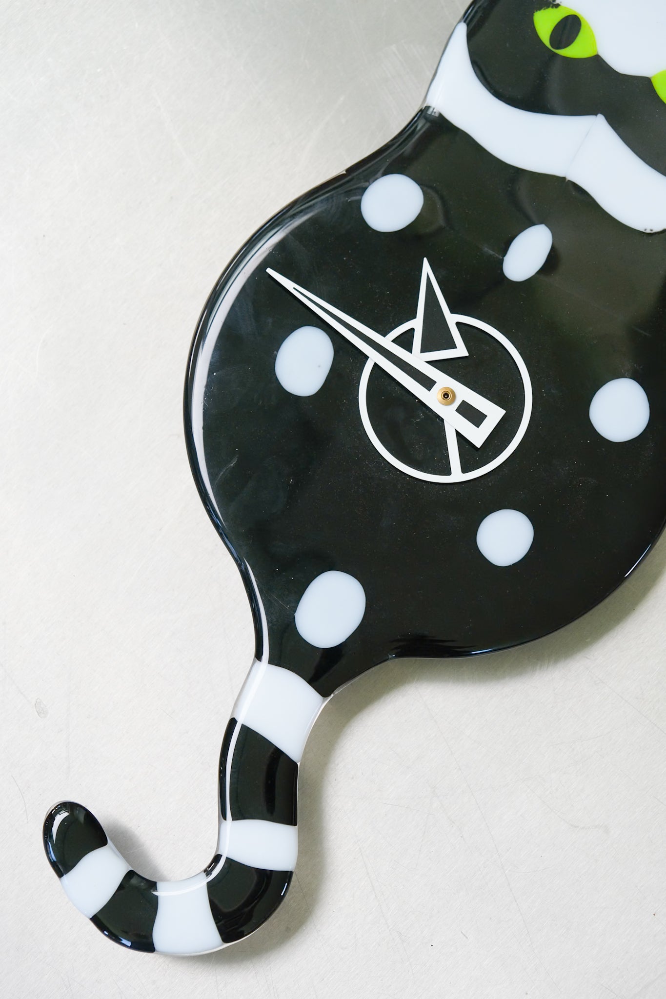 Glass cat clock