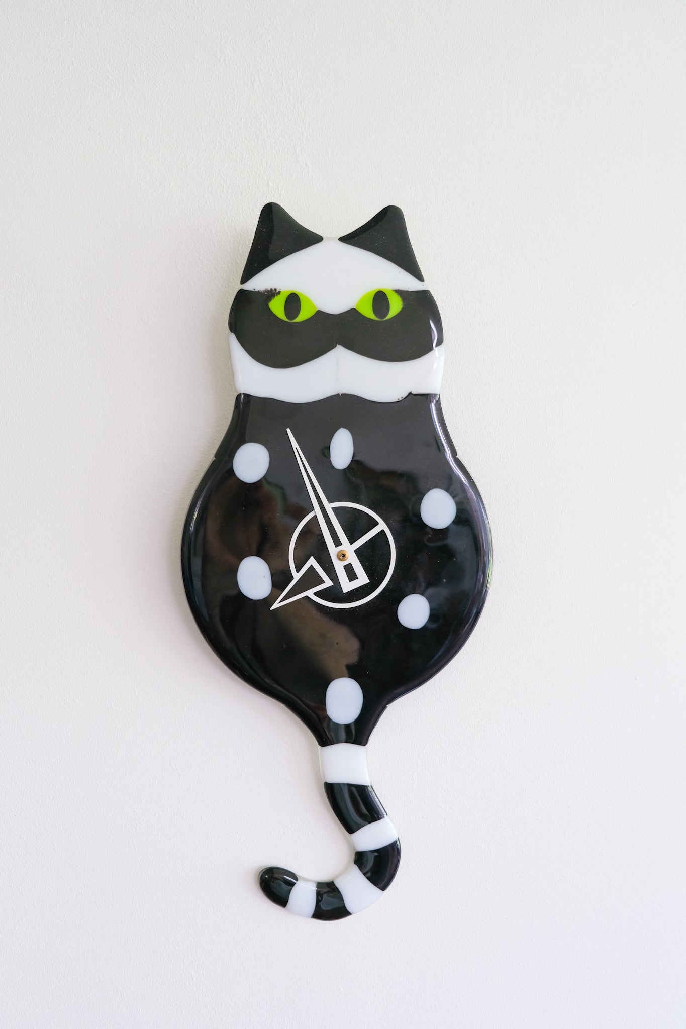 Glass cat clock