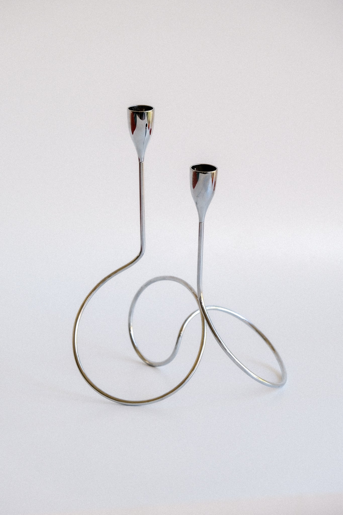 Loop candle holder