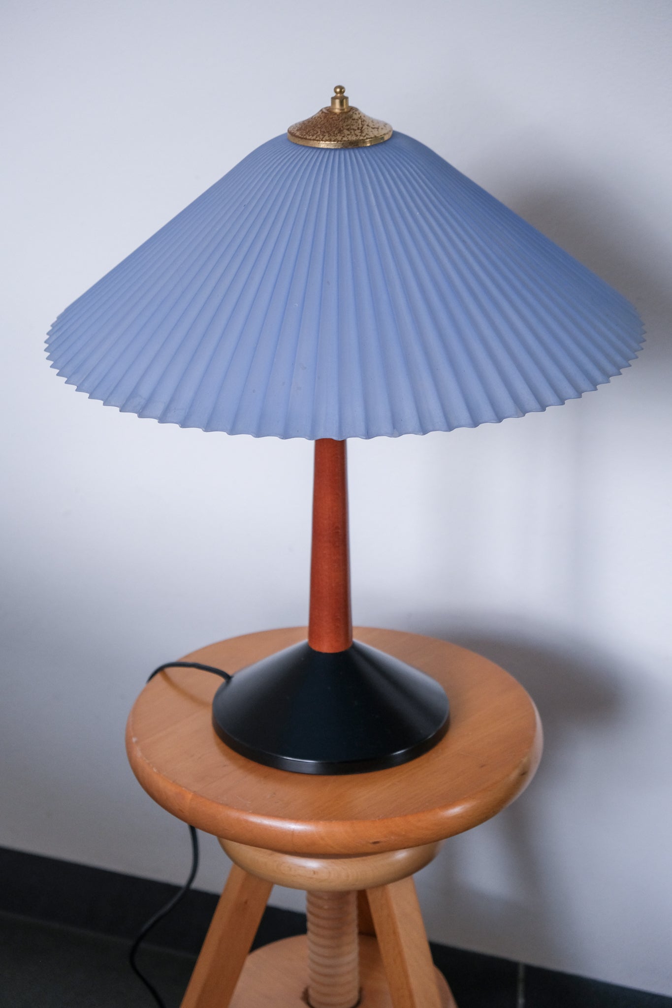 1960's Italian lamp with glass shade