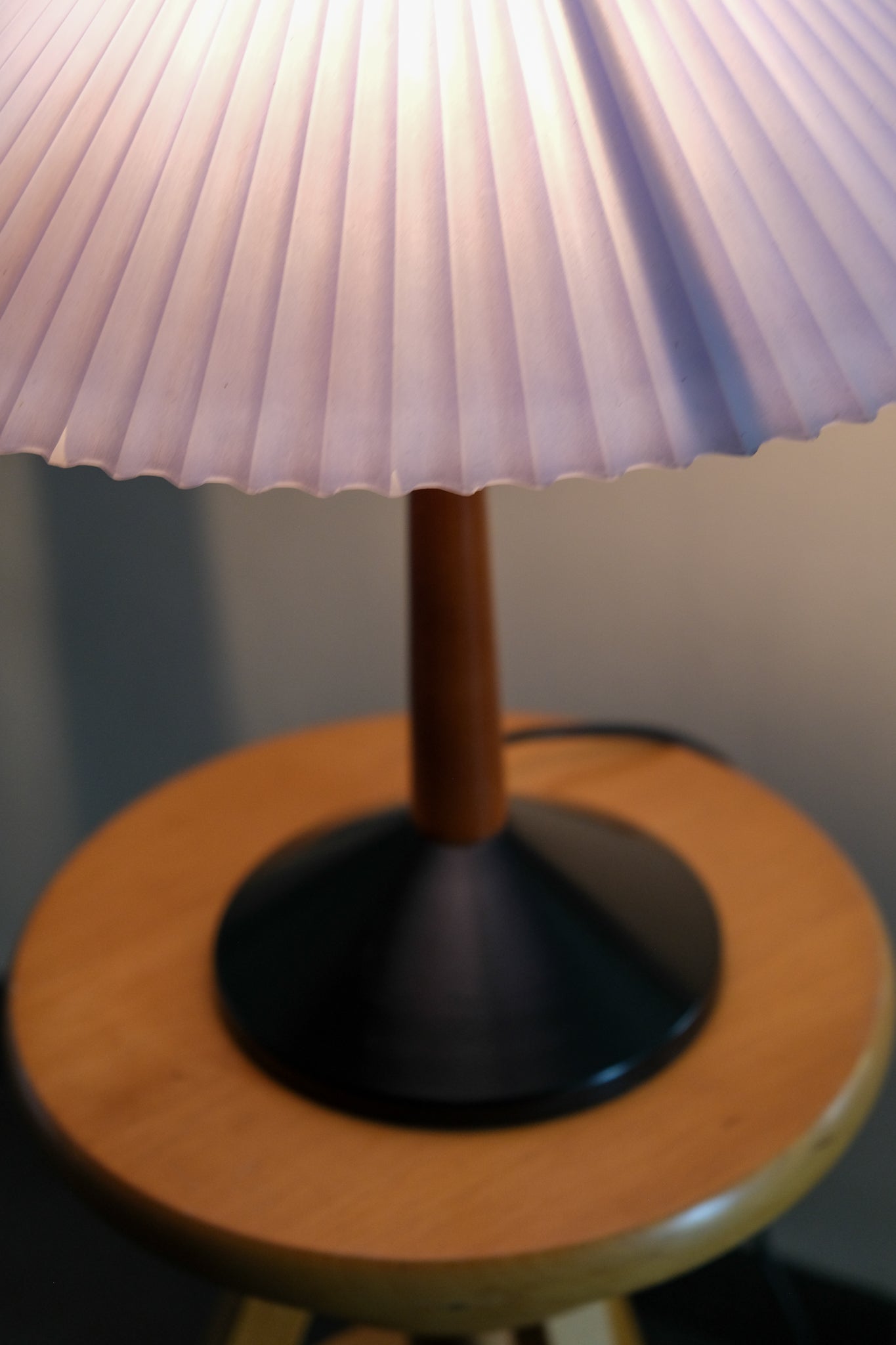 1960's Italian lamp with glass shade