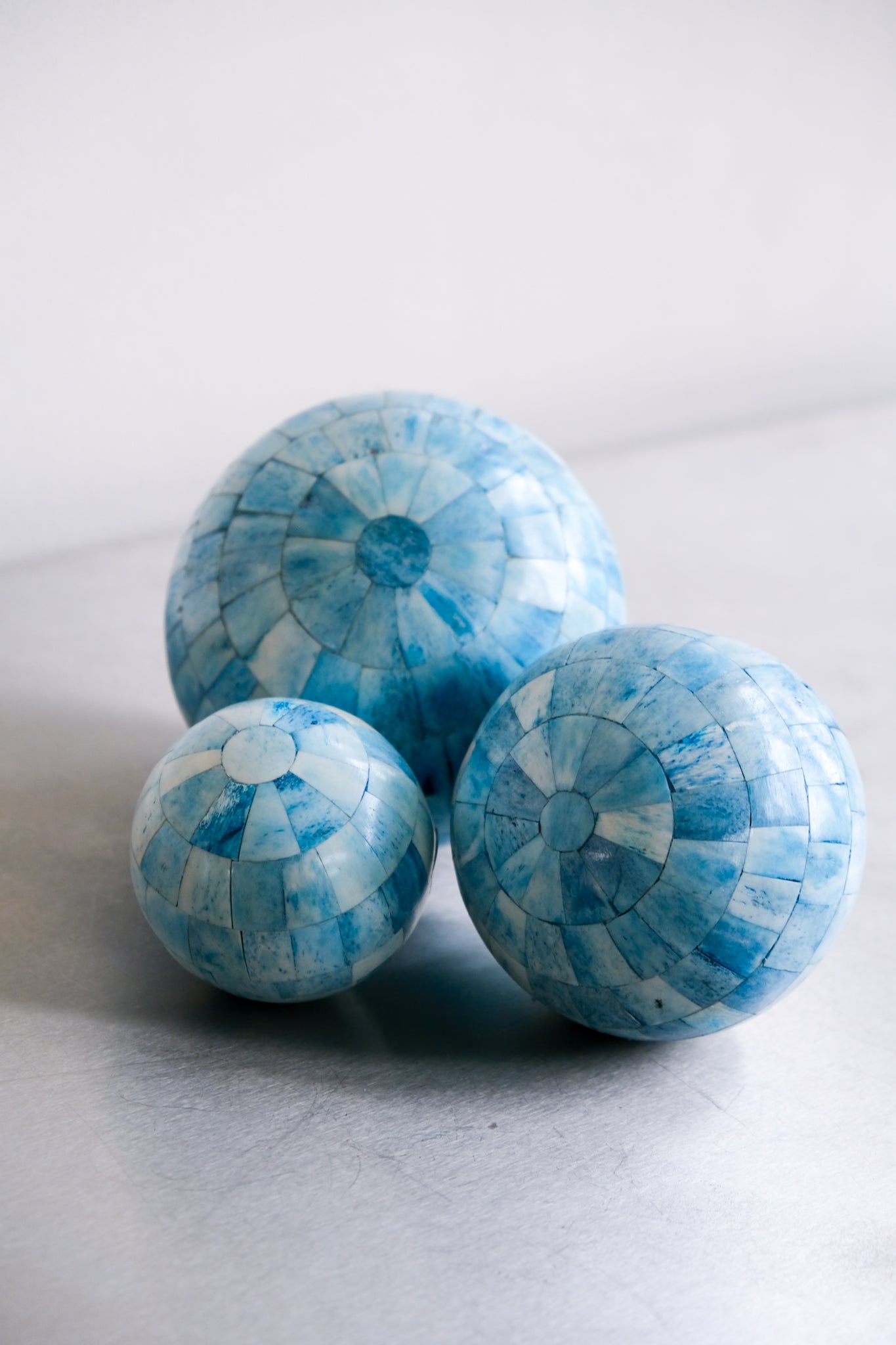 Set of three decorative mosaique balls