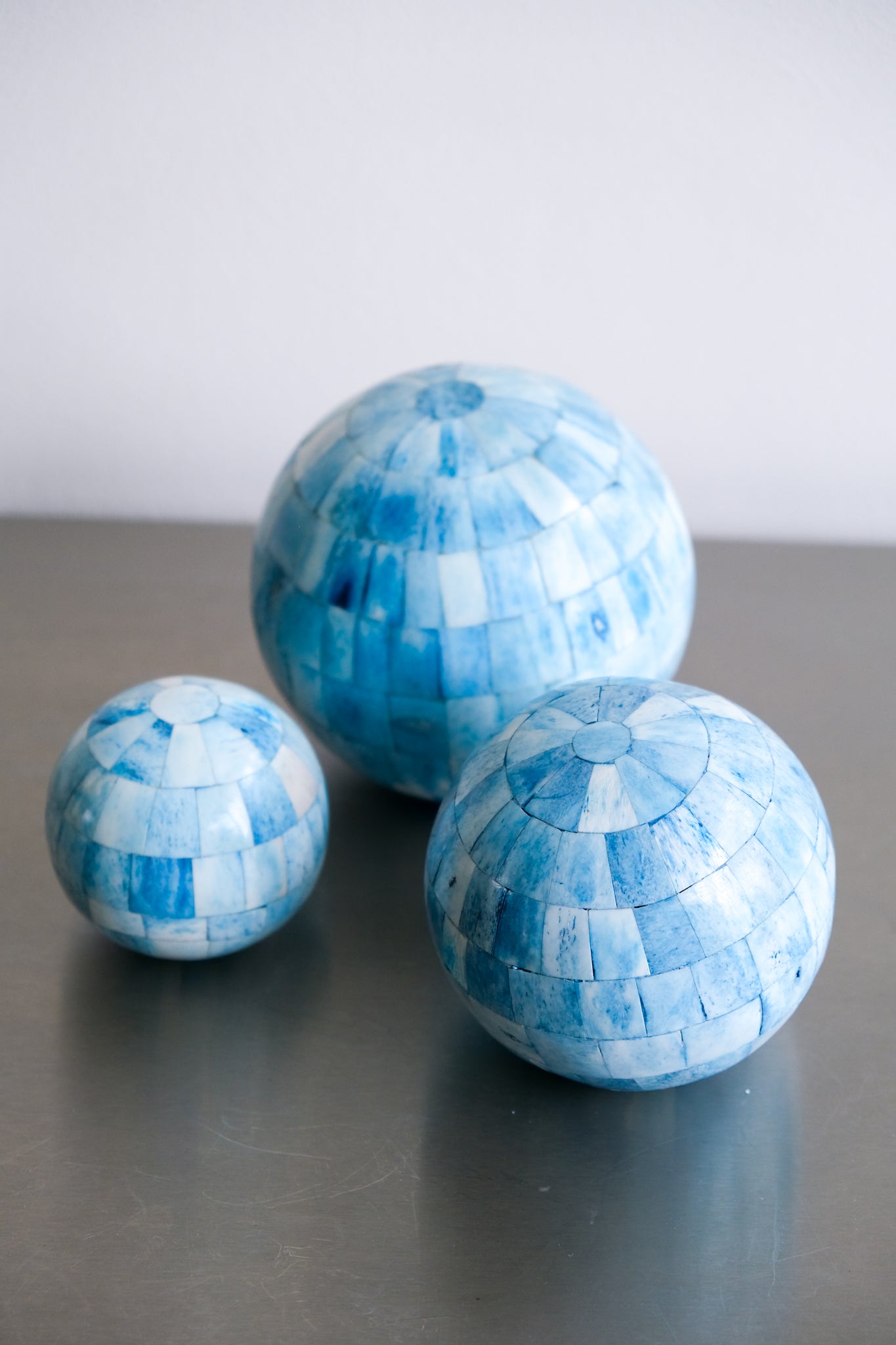 Set of three decorative mosaique balls