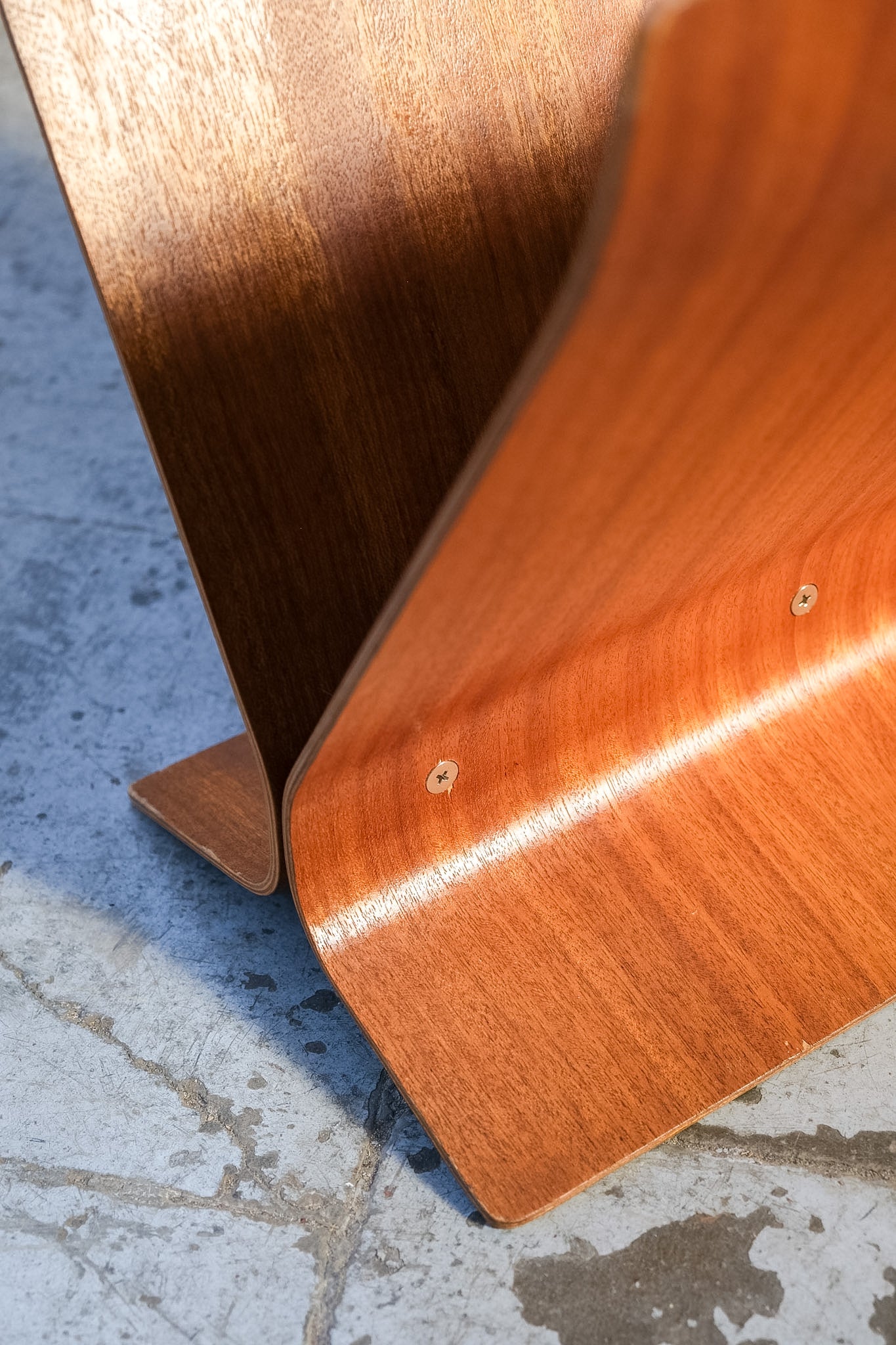 Umbra design magazine holder