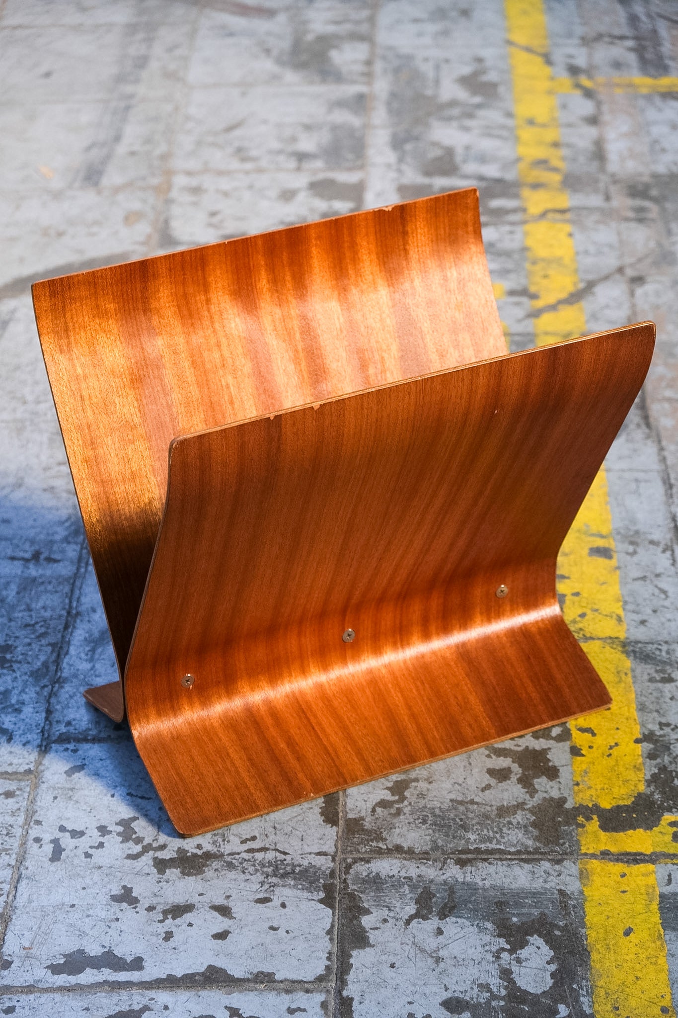 Umbra design magazine holder