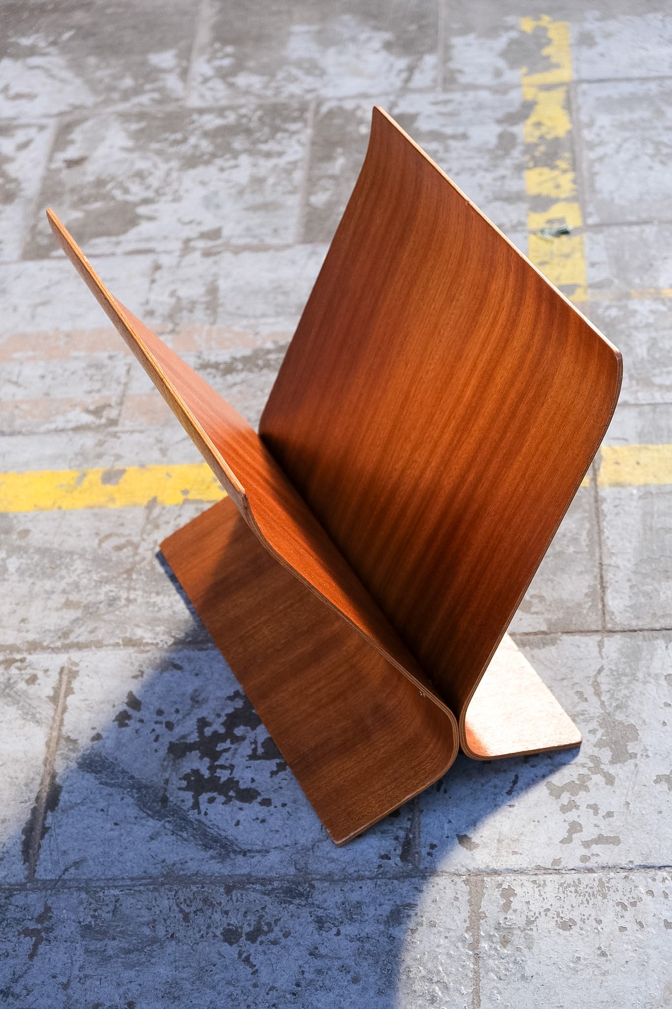 Umbra design magazine holder
