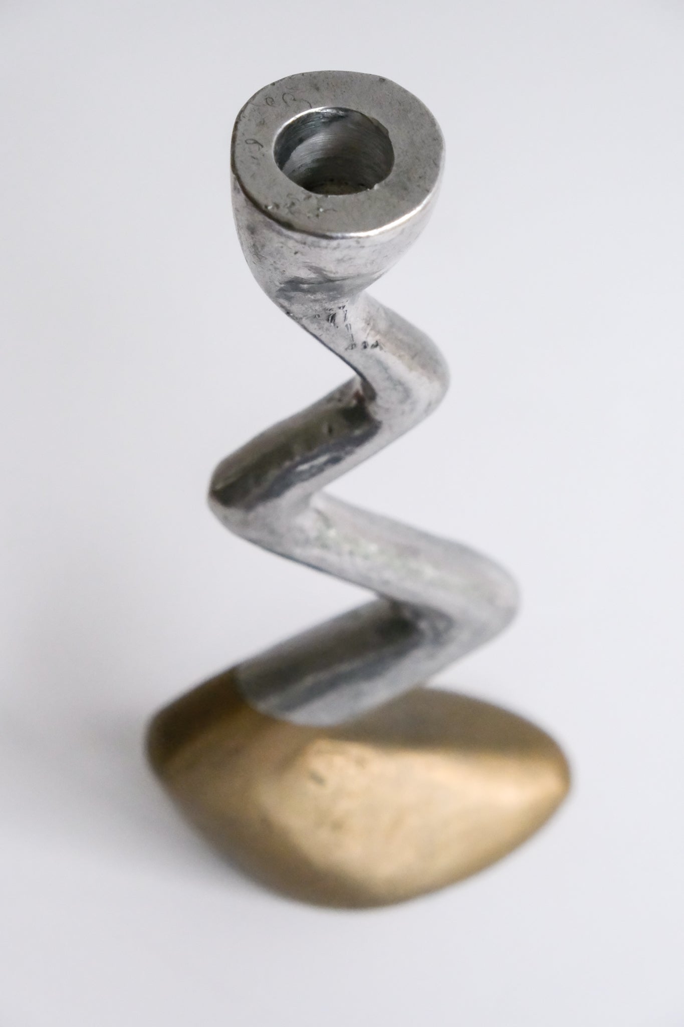 Zigzag candle holder