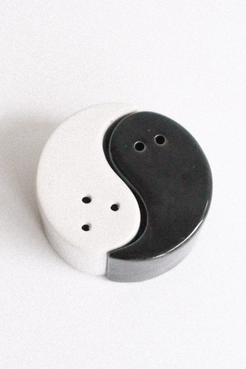 Yin yang salt & pepper shaker