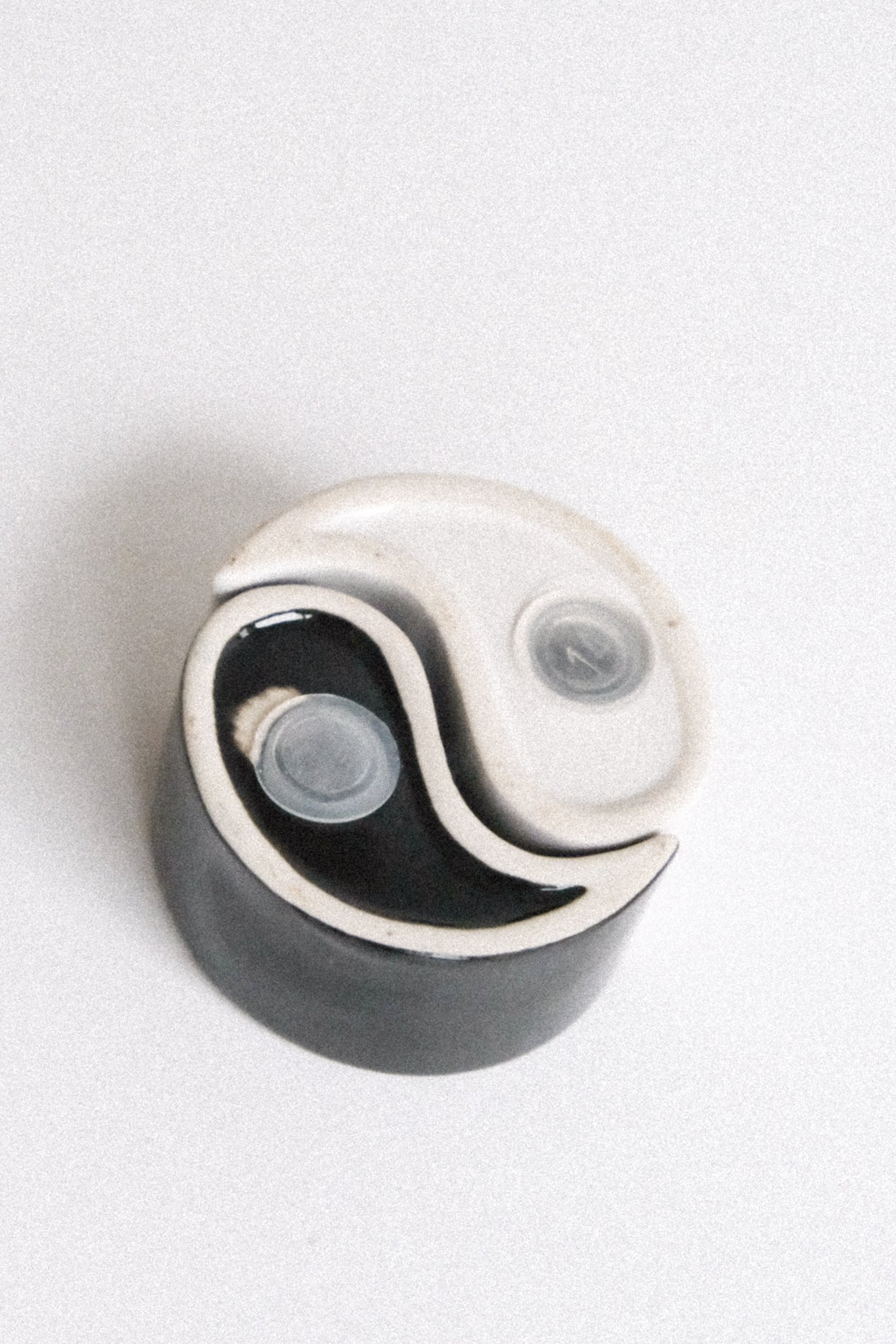 Yin yang salt & pepper shaker