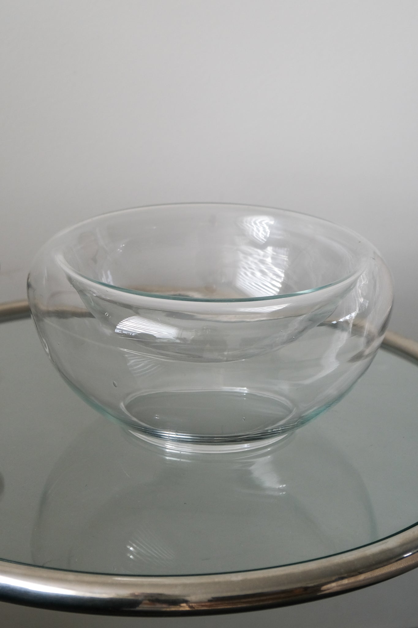 Double wanded glass bowl