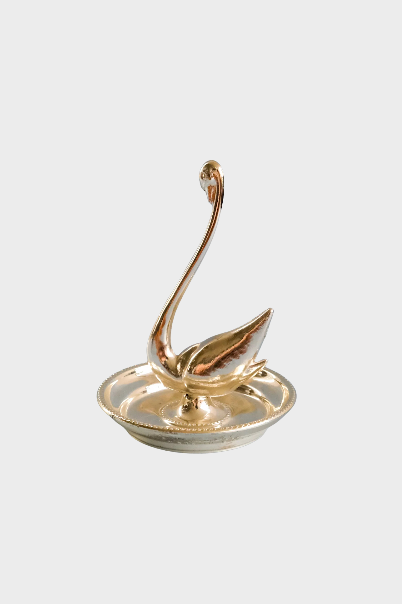Swan ring holder